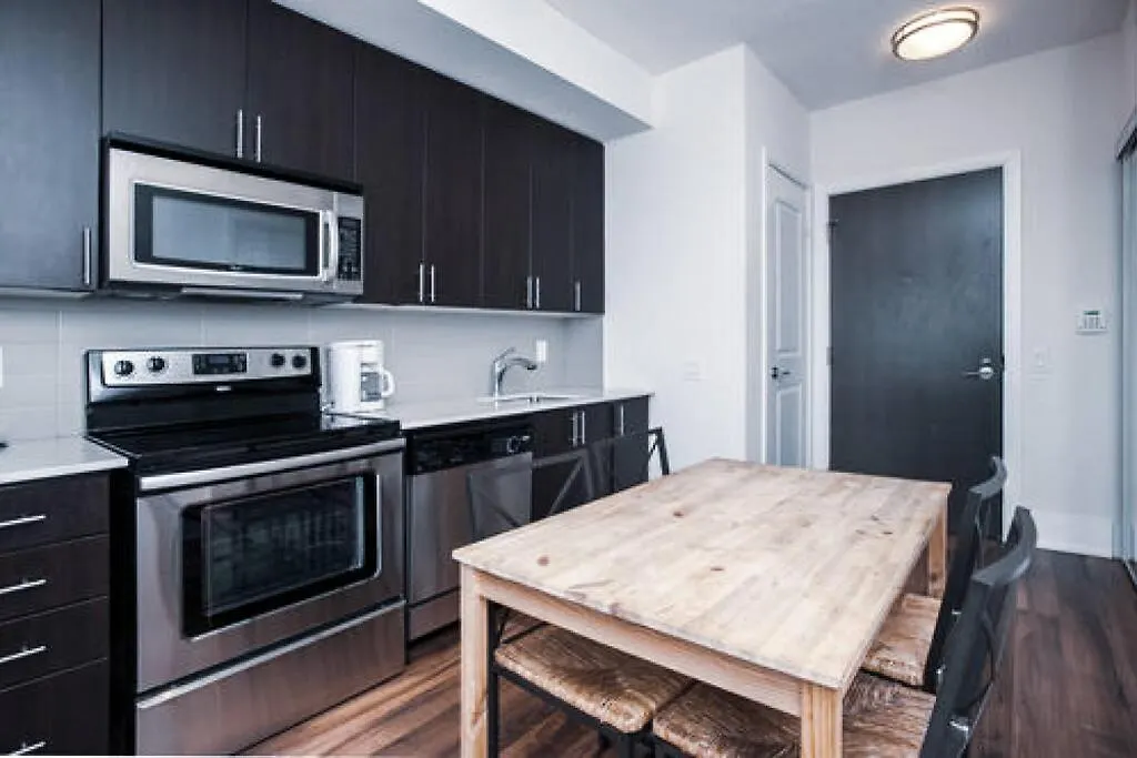 Reve - Elegant Penthouse Suite Toronto Apartment