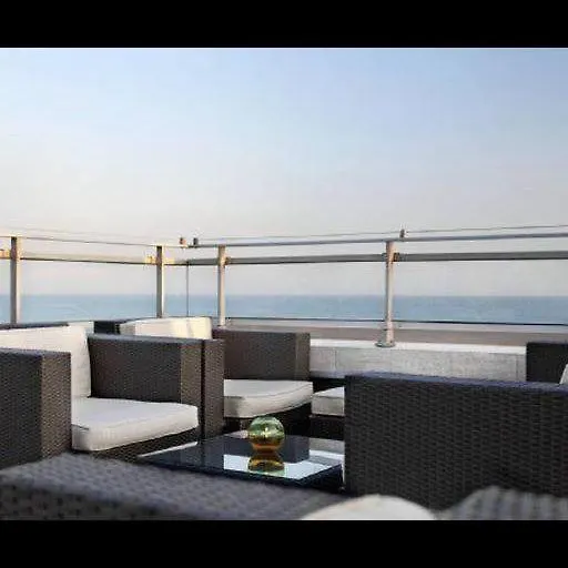 Reve - Elegant Penthouse Suite Toronto Apartment